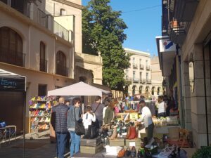Fira mercat al carrer de la bisbal dempordà foto 1